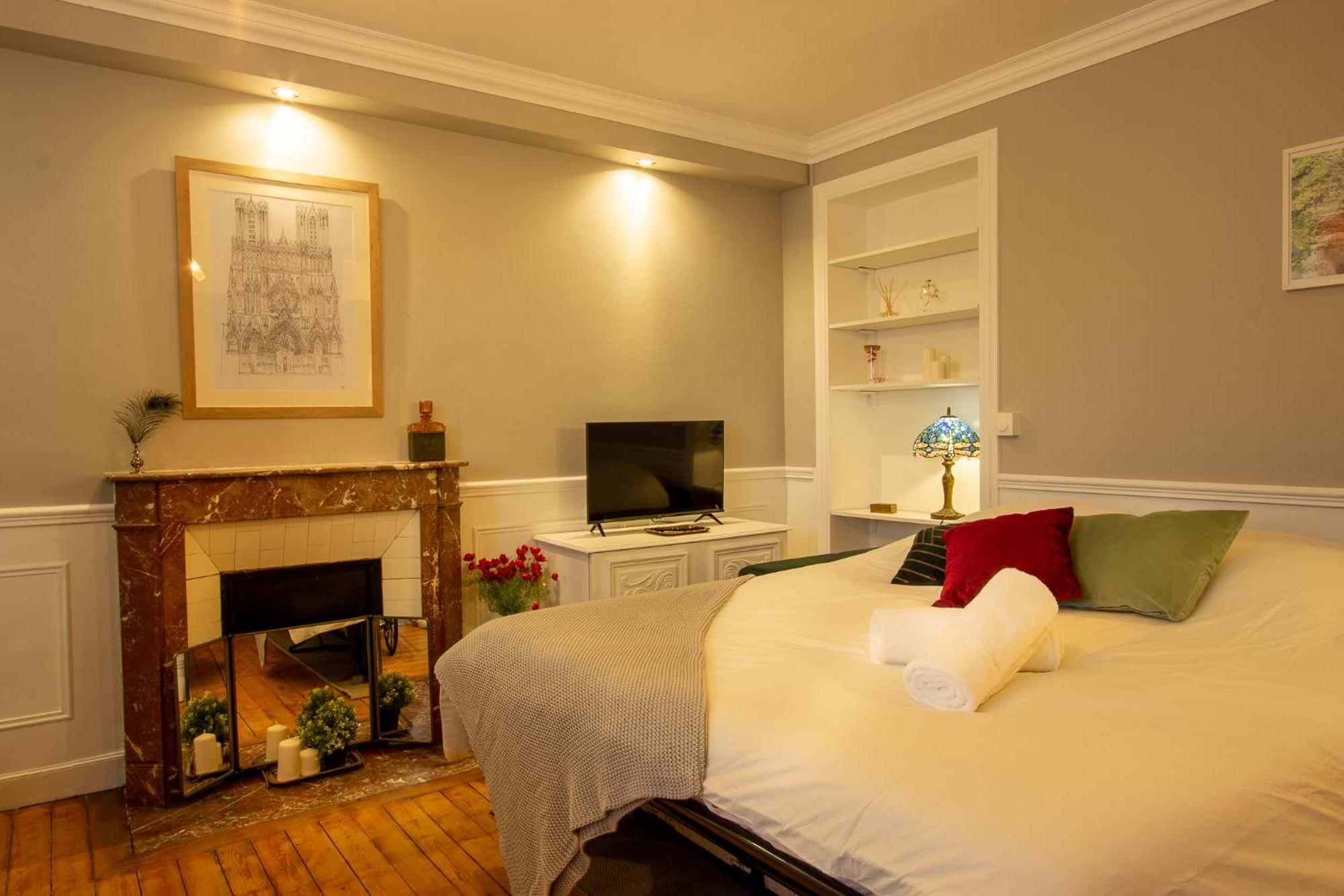 Cosy Art Gallery Реймс Экстерьер фото